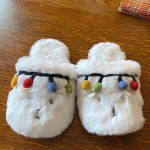 Pottery Barn Size S Cozy White Slippers - National Lampoon’s Christmas Vacation